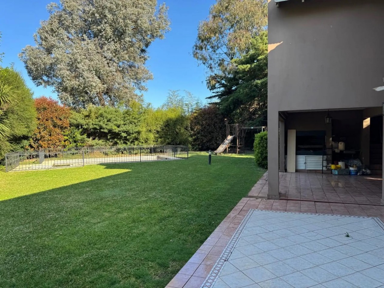 Impecable propiedad en Abril Club de Campo 