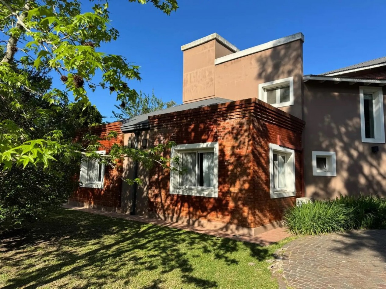 Impecable propiedad en Abril Club de Campo 