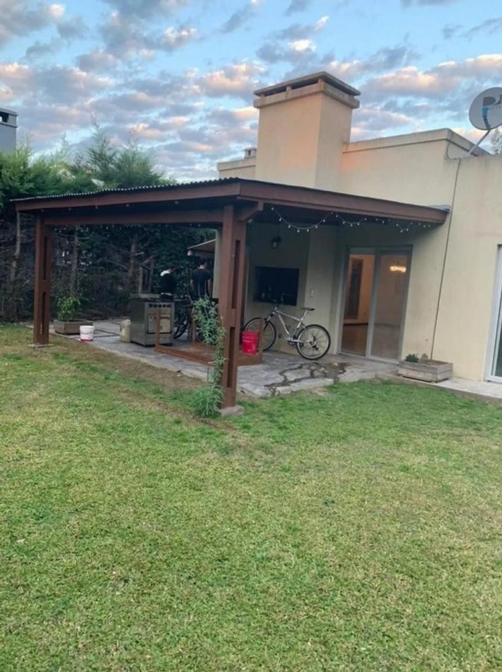 Casa 4 ambientes en Altos de Hudson I