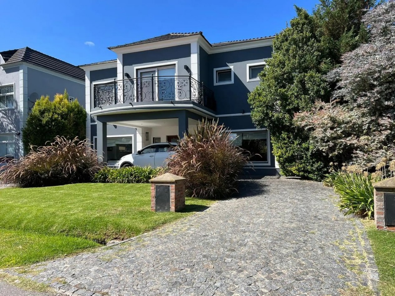 Imperdible casa 5 ambientes amoblada en Altos de Husdon I