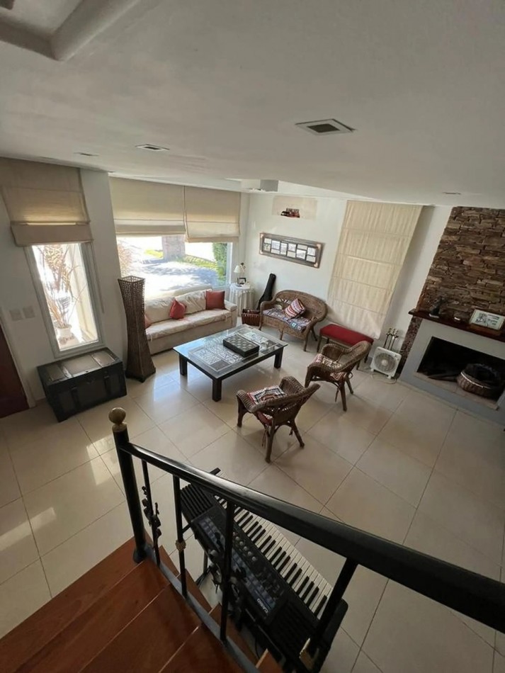 Imperdible casa 5 ambientes amoblada en Altos de Husdon I