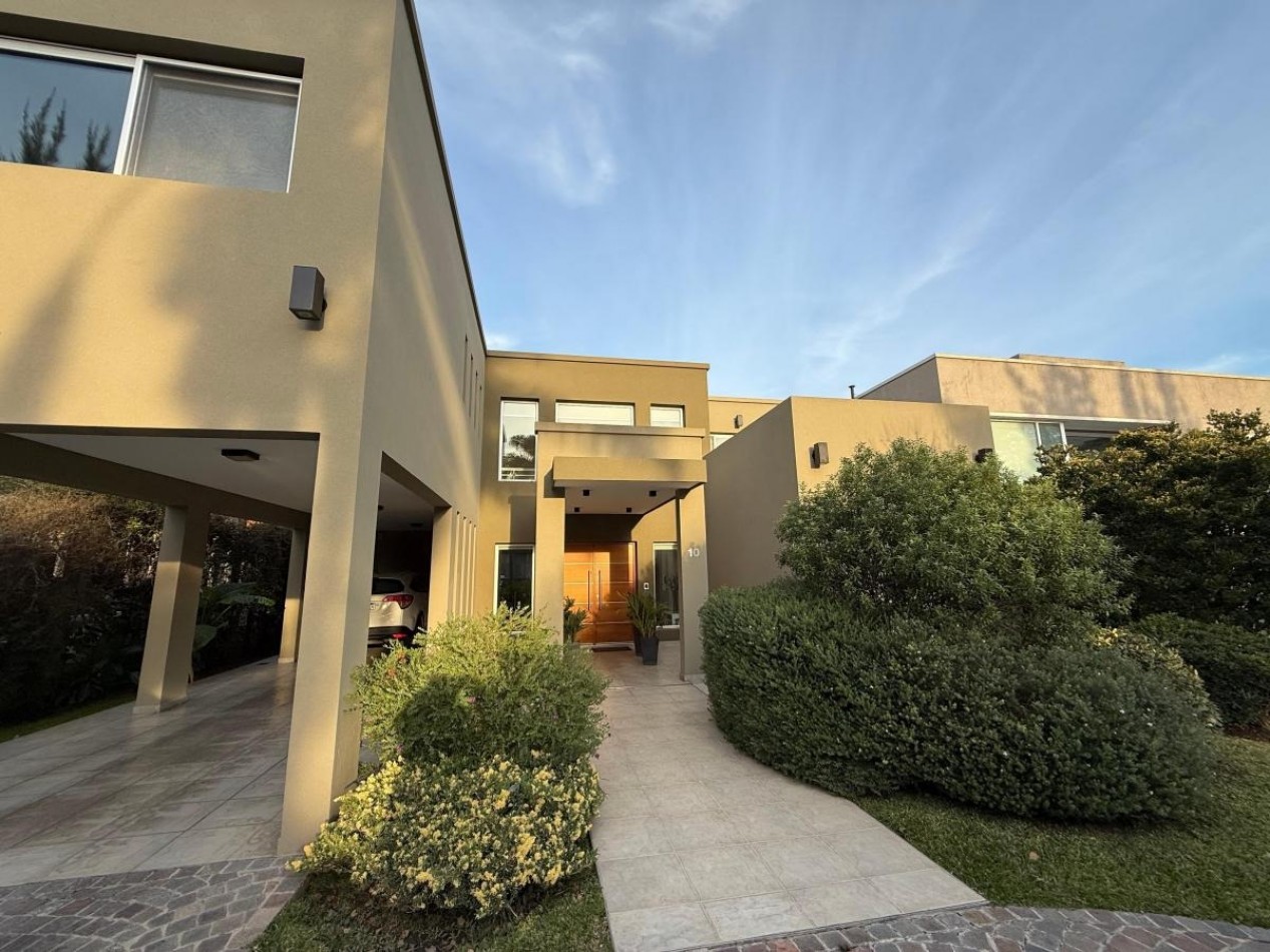 Casa  con piscina 5 ambientes en Altos de Hudson I 