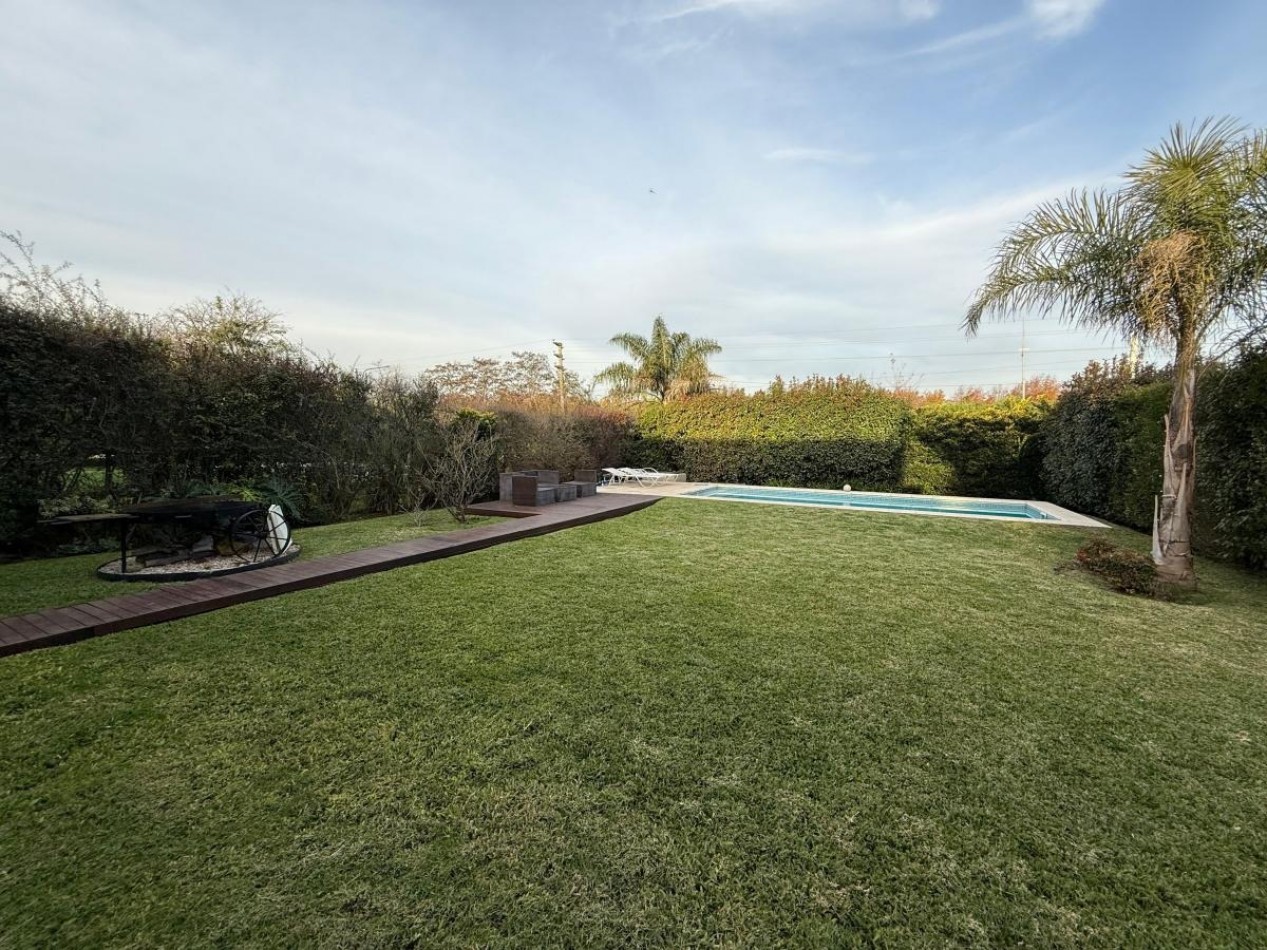 Casa  con piscina 5 ambientes en Altos de Hudson I 