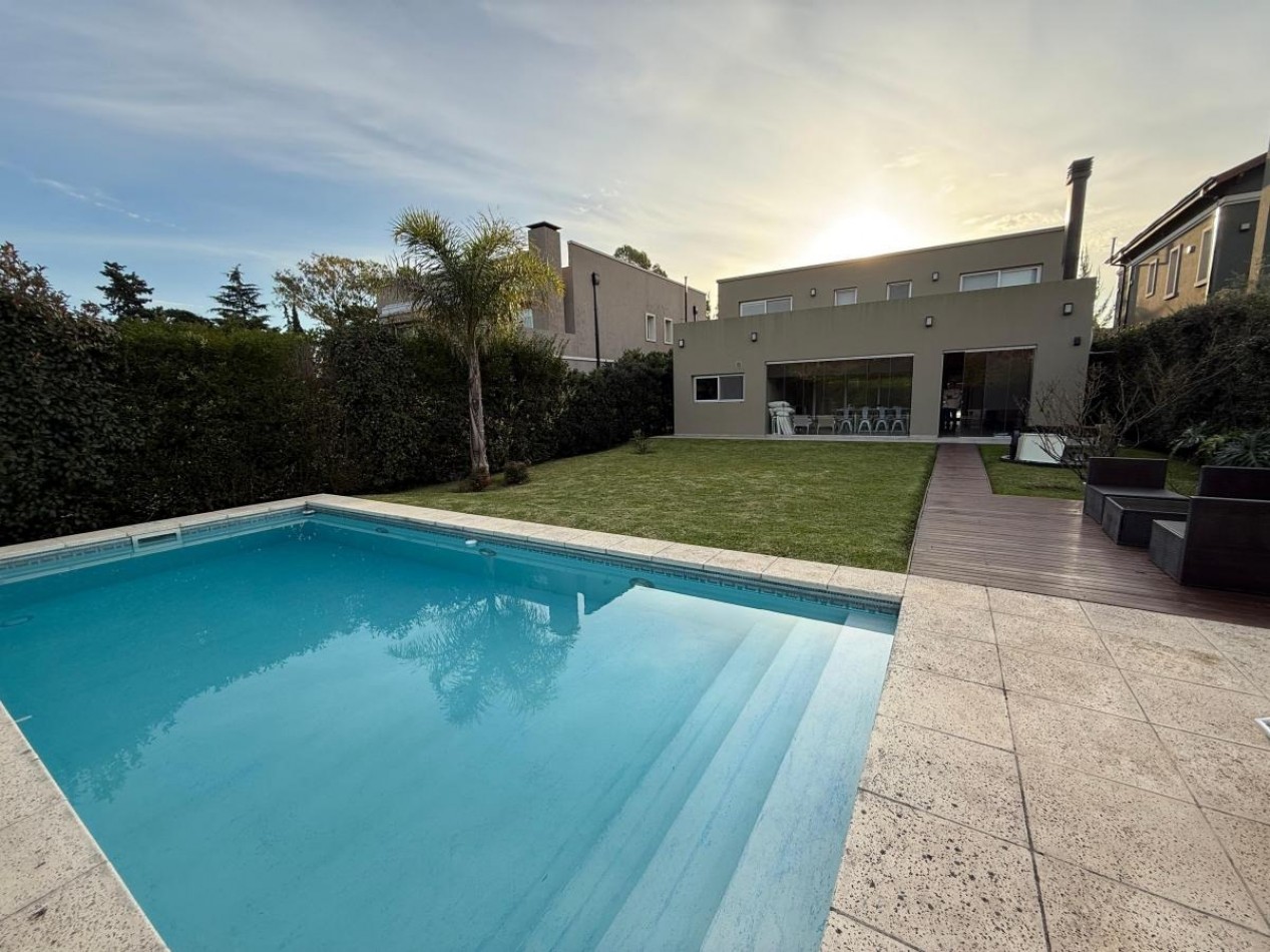 Casa  con piscina 5 ambientes en Altos de Hudson I 