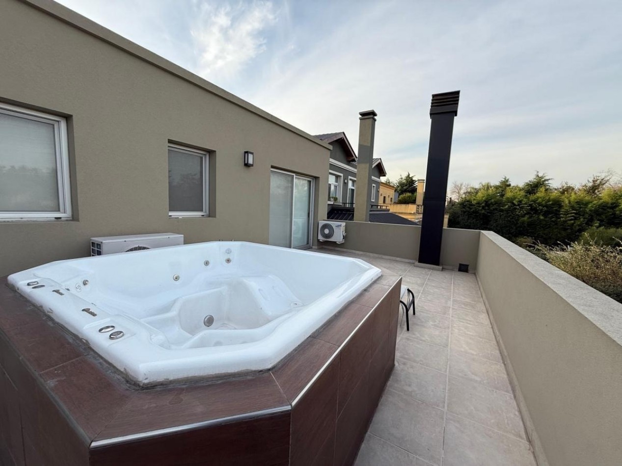Casa  con piscina 5 ambientes en Altos de Hudson I 