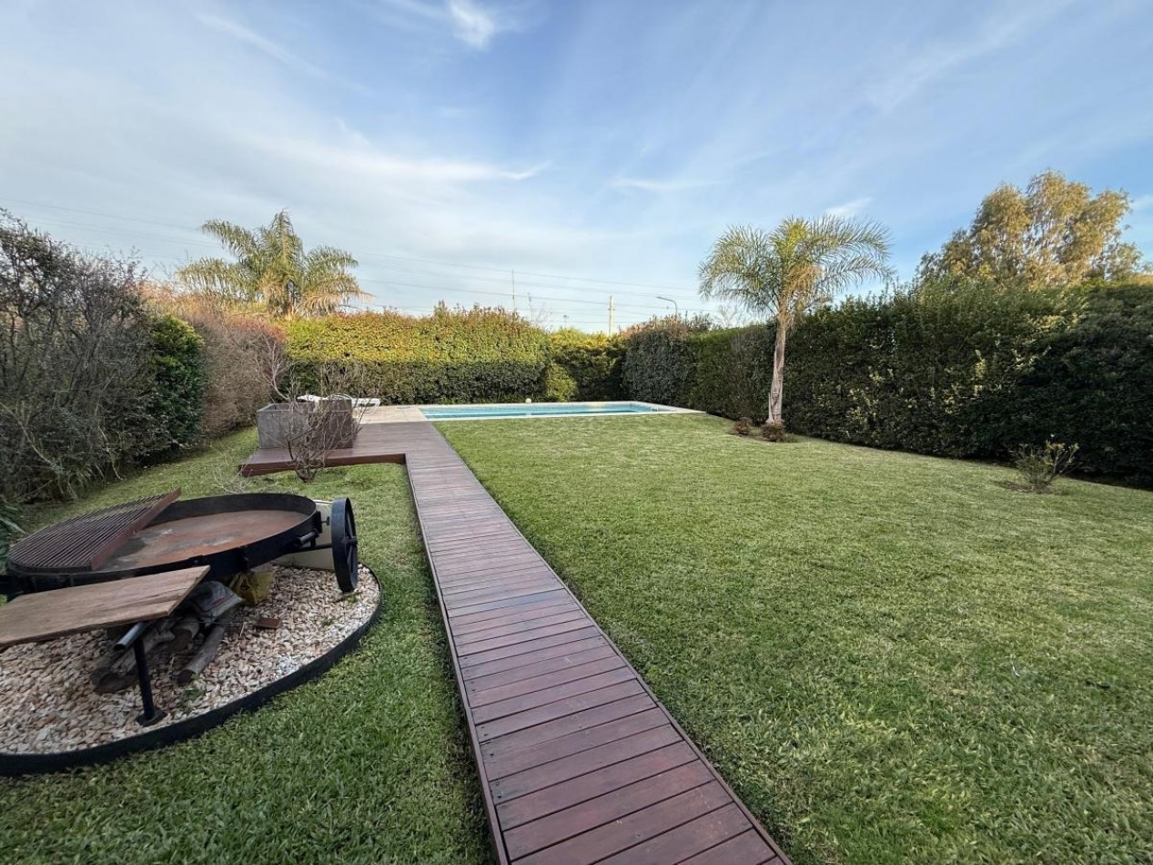 Casa  con piscina 5 ambientes en Altos de Hudson I 