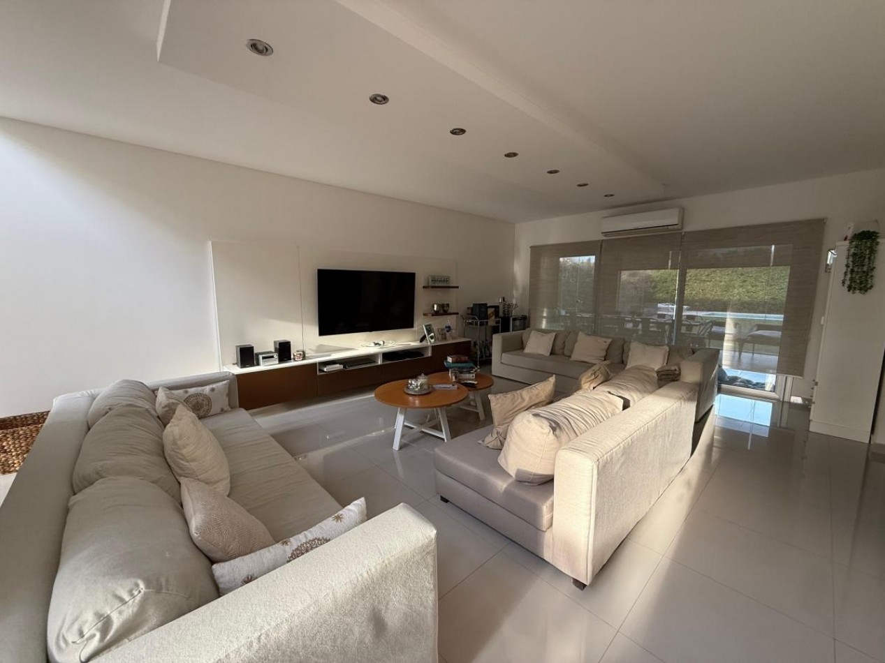 Casa  con piscina 5 ambientes en Altos de Hudson I 