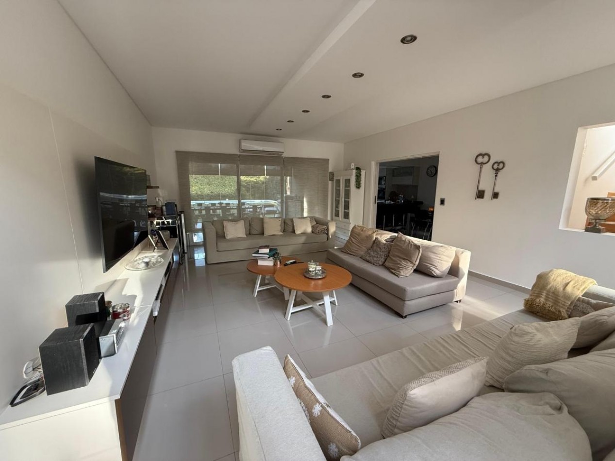 Casa  con piscina 5 ambientes en Altos de Hudson I 