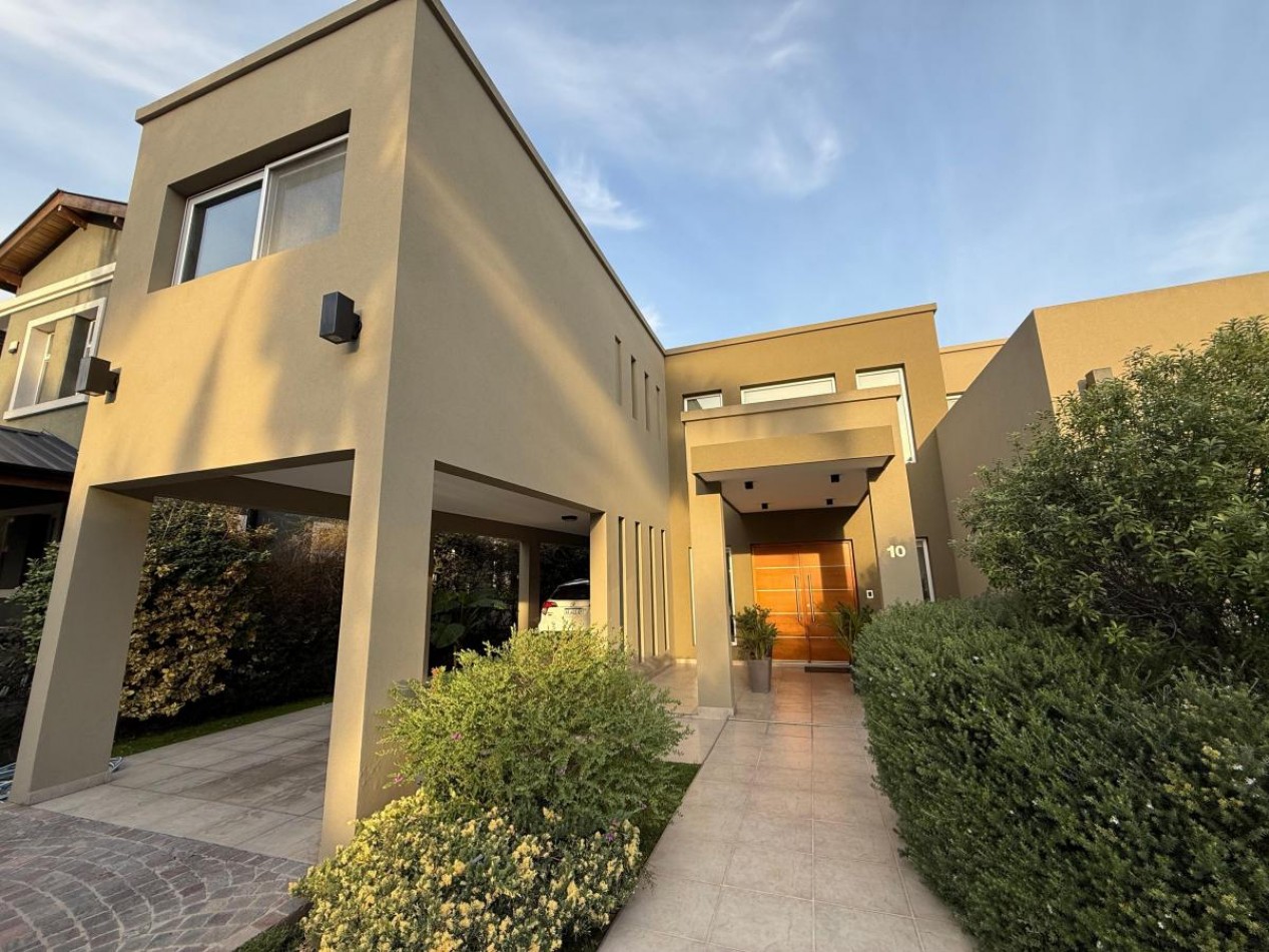 Casa  con piscina 5 ambientes en Altos de Hudson I 