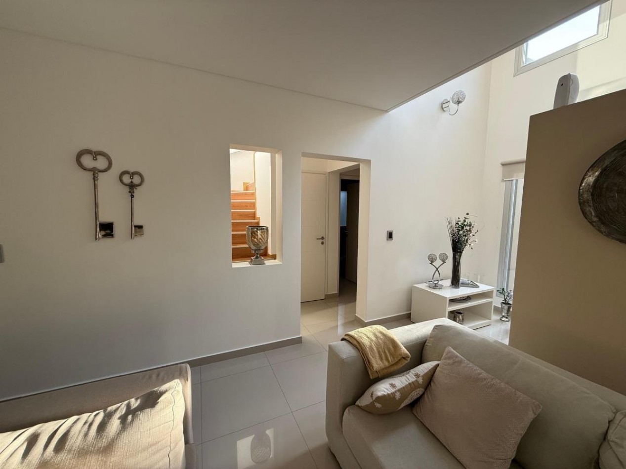 Casa  con piscina 5 ambientes en Altos de Hudson I 