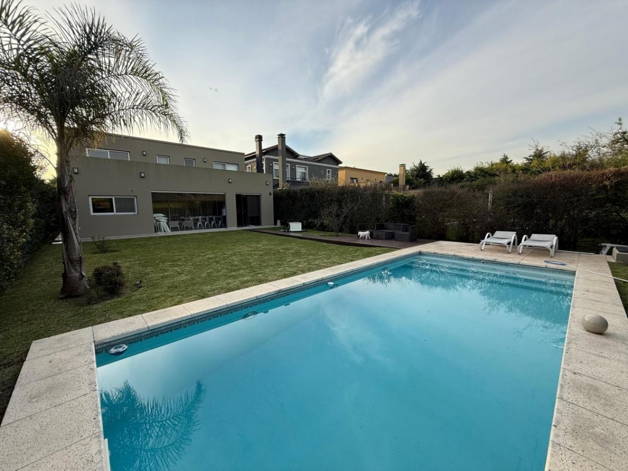 Casa  con piscina 5 ambientes en Altos de Hudson I 