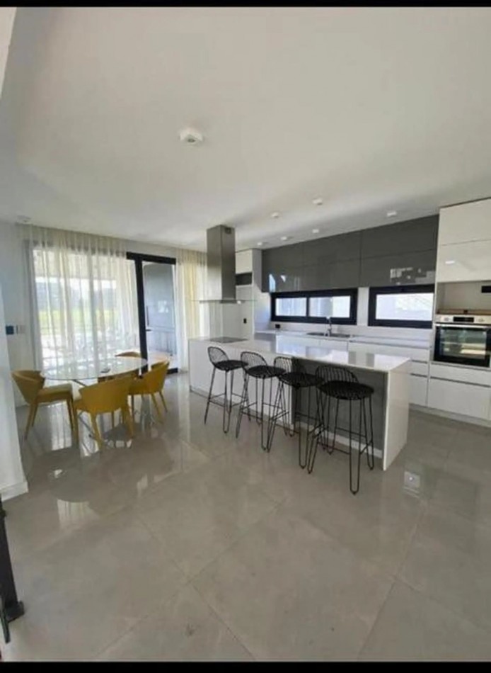Casa en venta 5 ambientes Greenville Polo & Resort