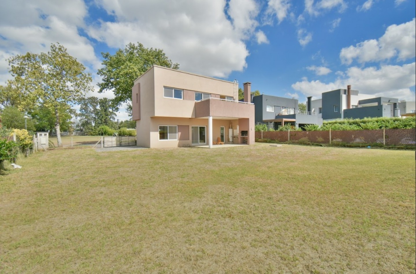 Casa en venta 5 ambientes en Fincas de Hudson