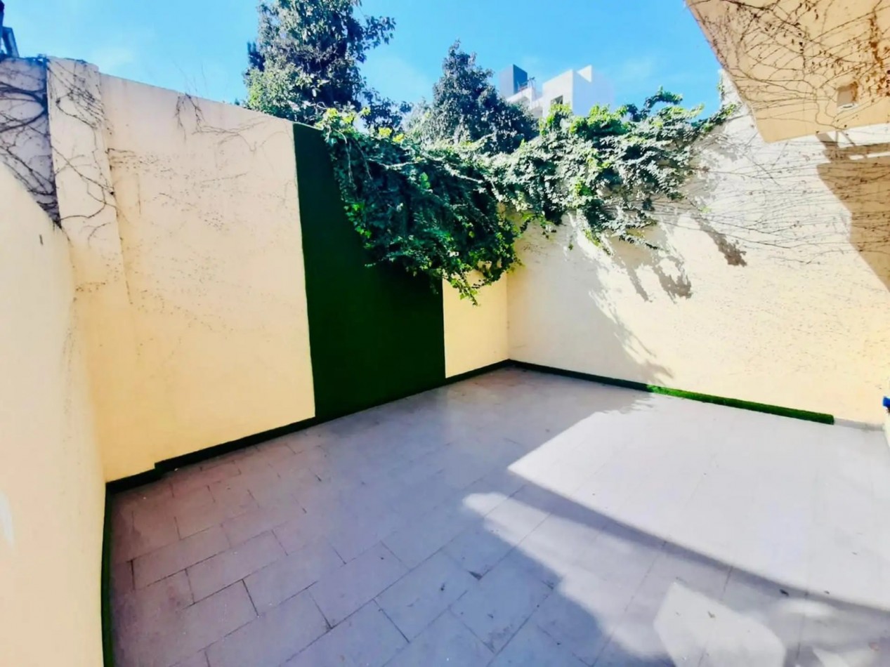 Departamento 2 ambientes en Quilmes Centro con patio ¡APTO PROFESIONAL/COMERCIAL!