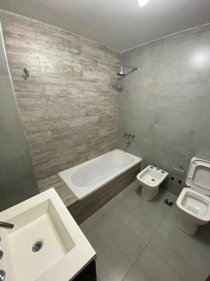 Departamento 3 ambientes con cochera en venta en Quilmes Centro ¡OPORTUNIDAD!