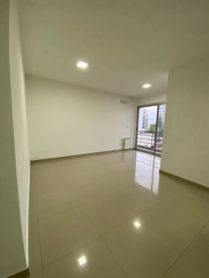 Departamento 3 ambientes con cochera en venta en Quilmes Centro ¡OPORTUNIDAD!