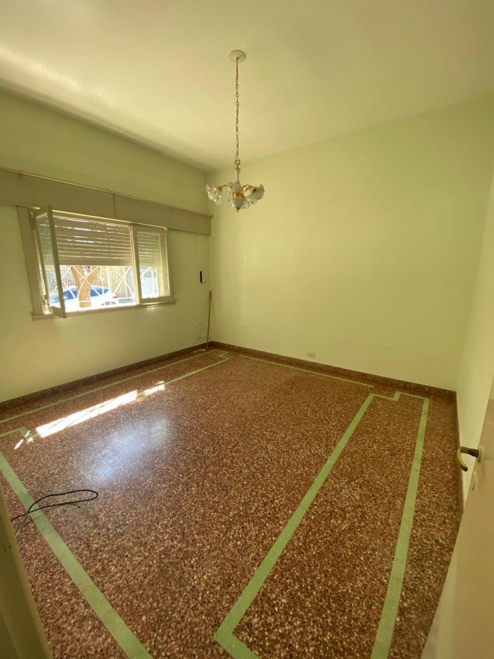 Casa en alquiler con jardin 4 ambientes en Ezpeleta