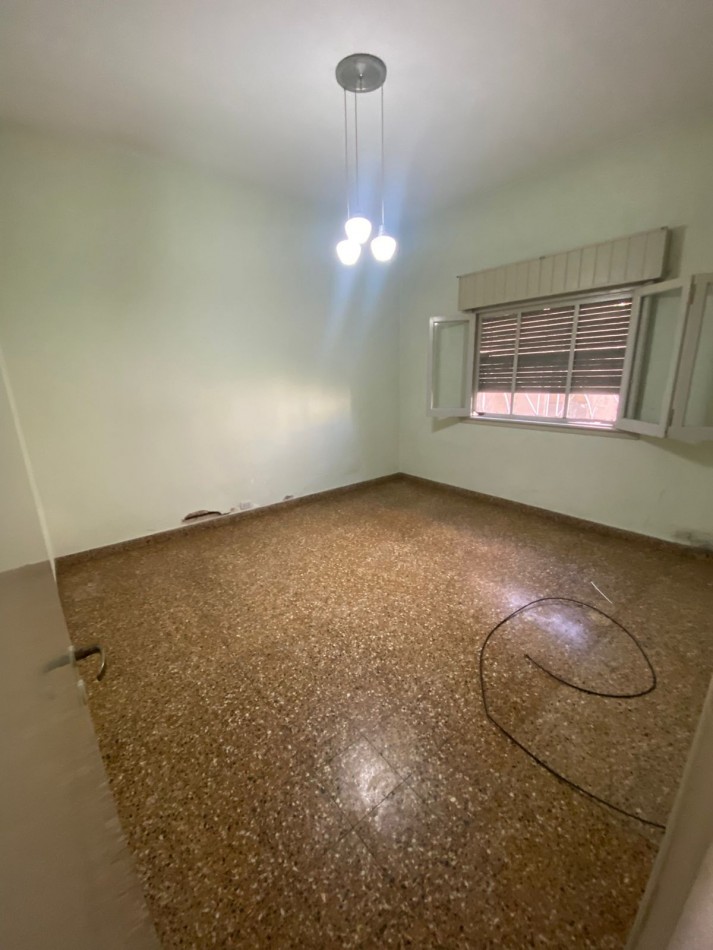 Casa en alquiler con jardin 4 ambientes en Ezpeleta