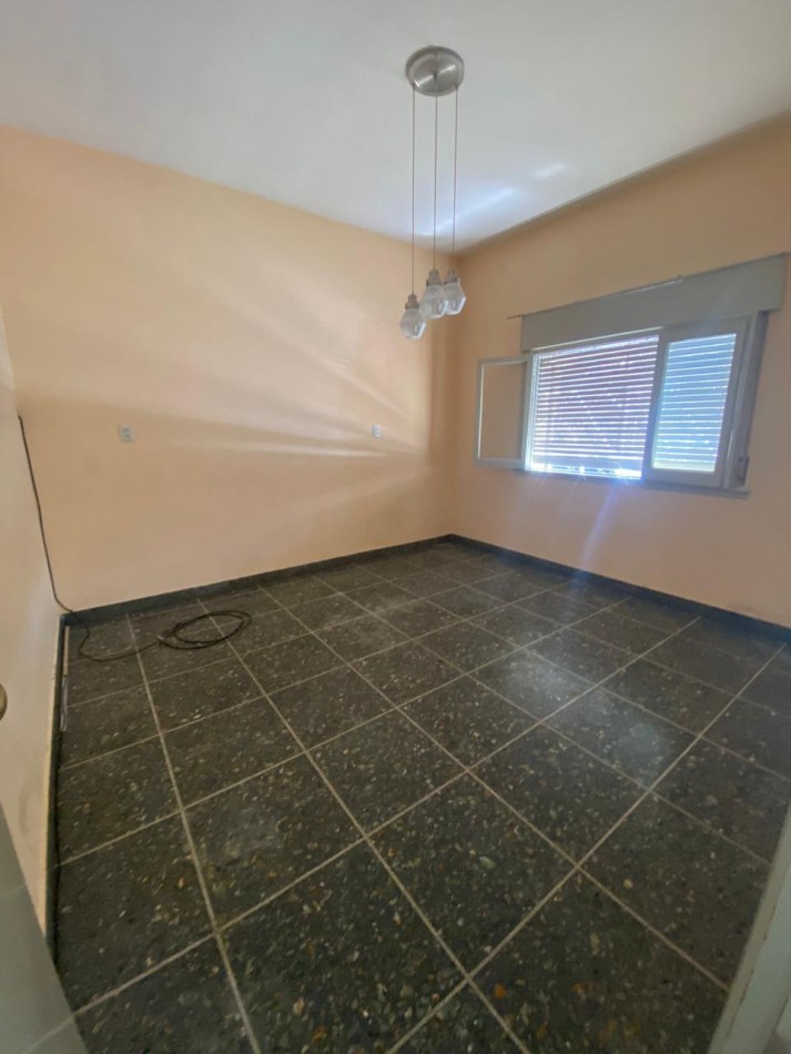 Casa en alquiler con jardin 4 ambientes en Ezpeleta