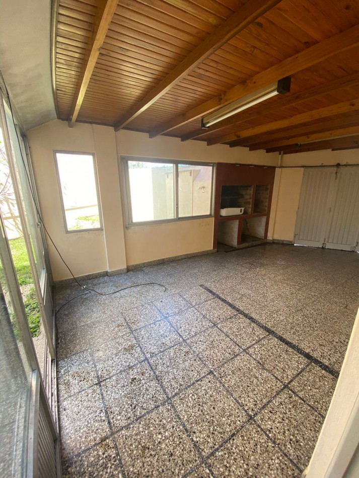 Casa en alquiler con jardin 4 ambientes en Ezpeleta