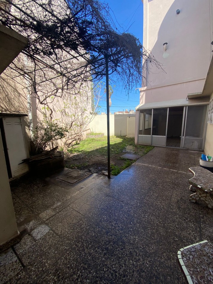 Casa en alquiler con jardin 4 ambientes en Ezpeleta