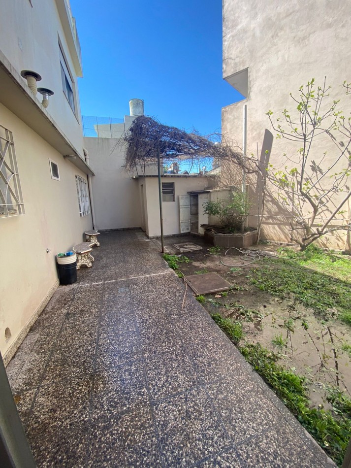 Casa en alquiler con jardin 4 ambientes en Ezpeleta