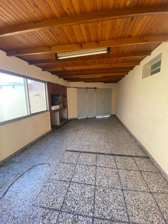 Casa en alquiler con jardin 4 ambientes en Ezpeleta