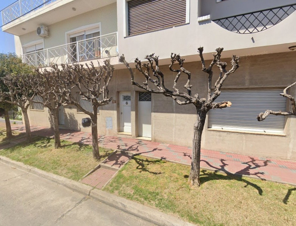 Casa en alquiler con jardin 4 ambientes en Ezpeleta