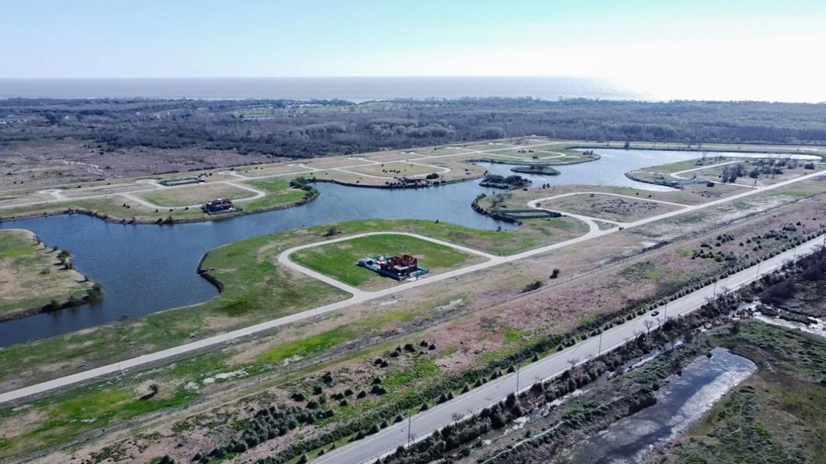 ELCANO - Imperdible lote a laguna en barrio Elcano - Pueblos del Plata