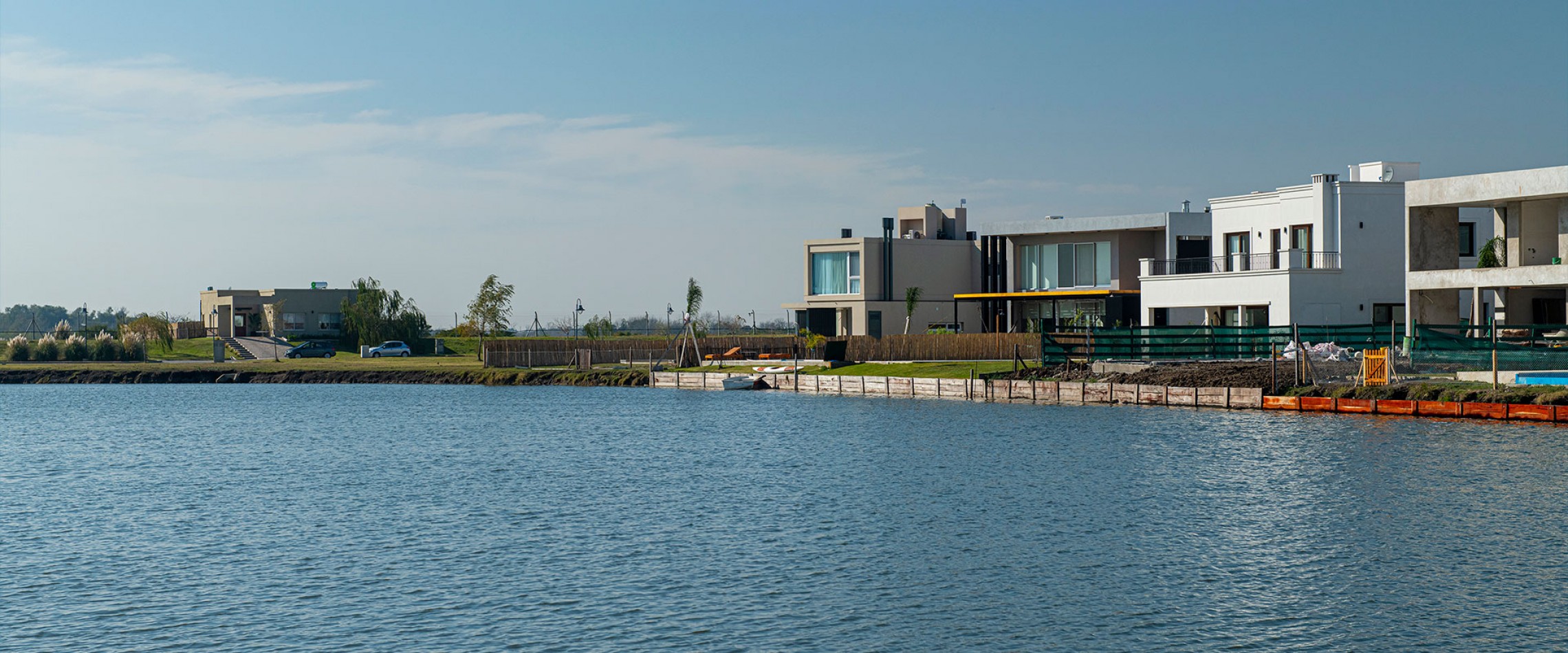 ELCANO - Imperdible lote a laguna en barrio Elcano - Pueblos del Plata