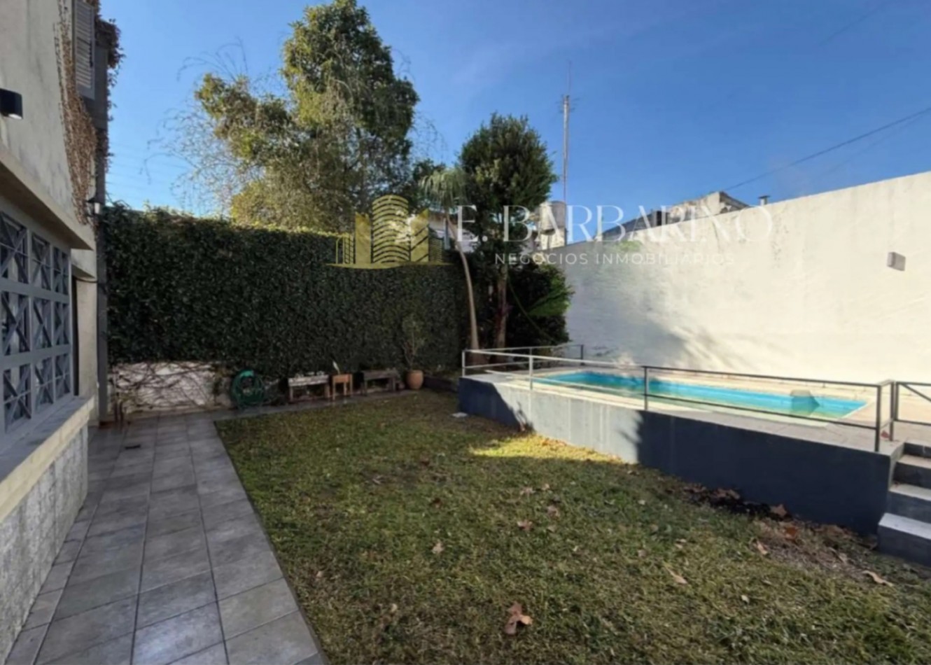 Casa 5 ambientes con piscina en venta en Quilmes Centro