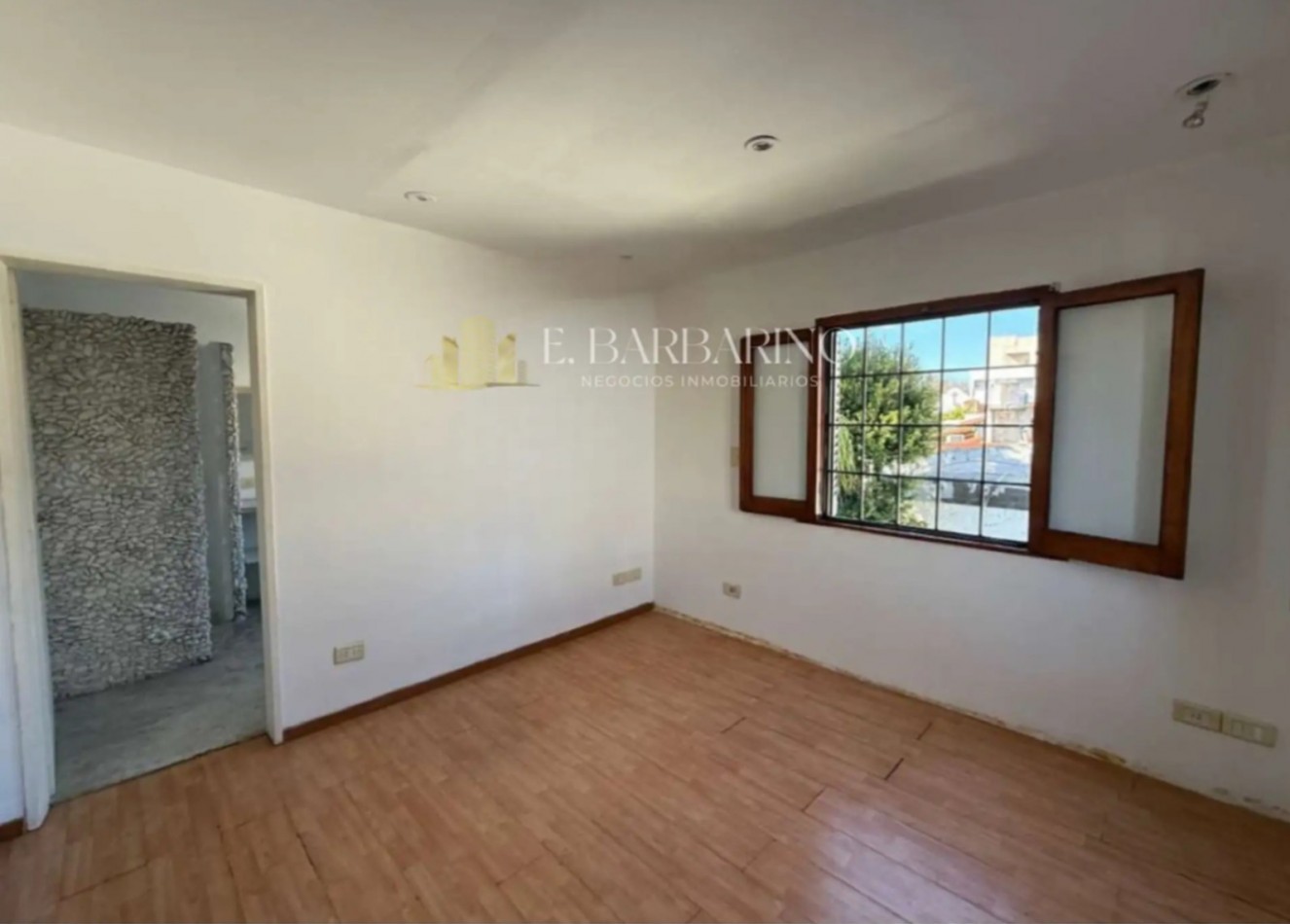 Casa 5 ambientes con piscina en venta en Quilmes Centro