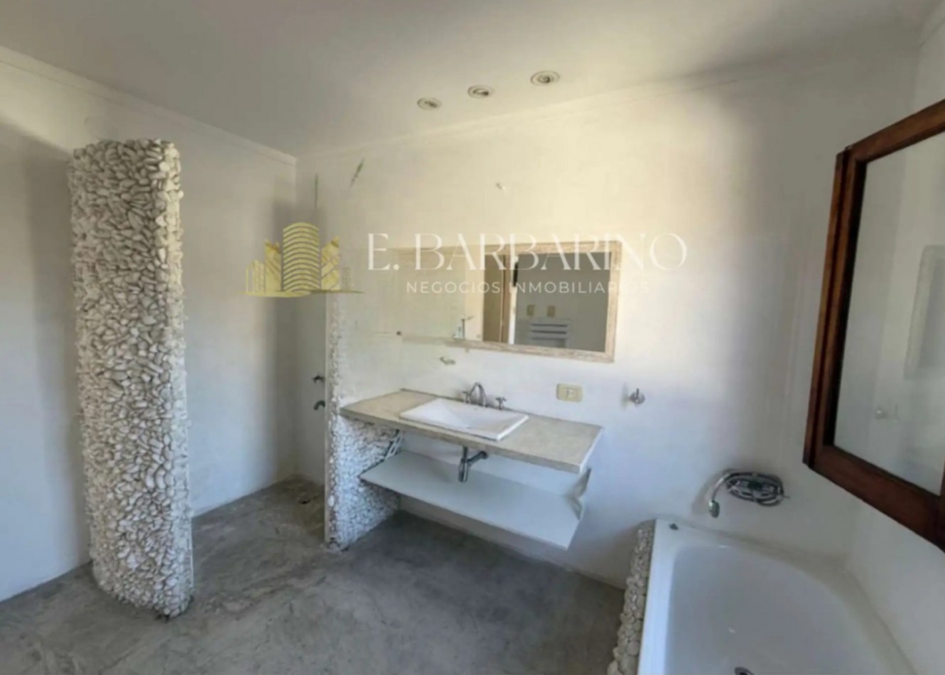 Casa 5 ambientes con piscina en venta en Quilmes Centro