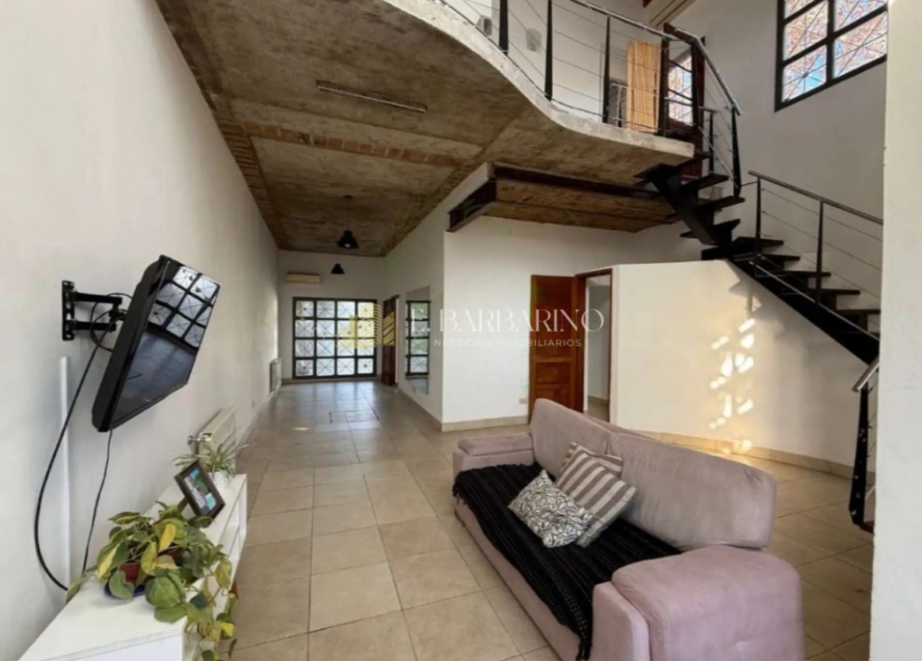 Casa 5 ambientes con piscina en venta en Quilmes Centro