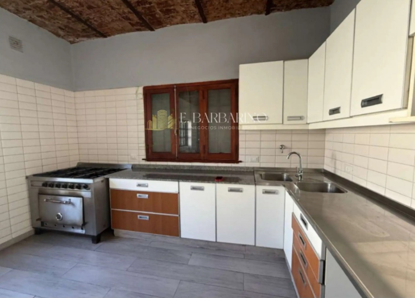 Casa 5 ambientes con piscina en venta en Quilmes Centro