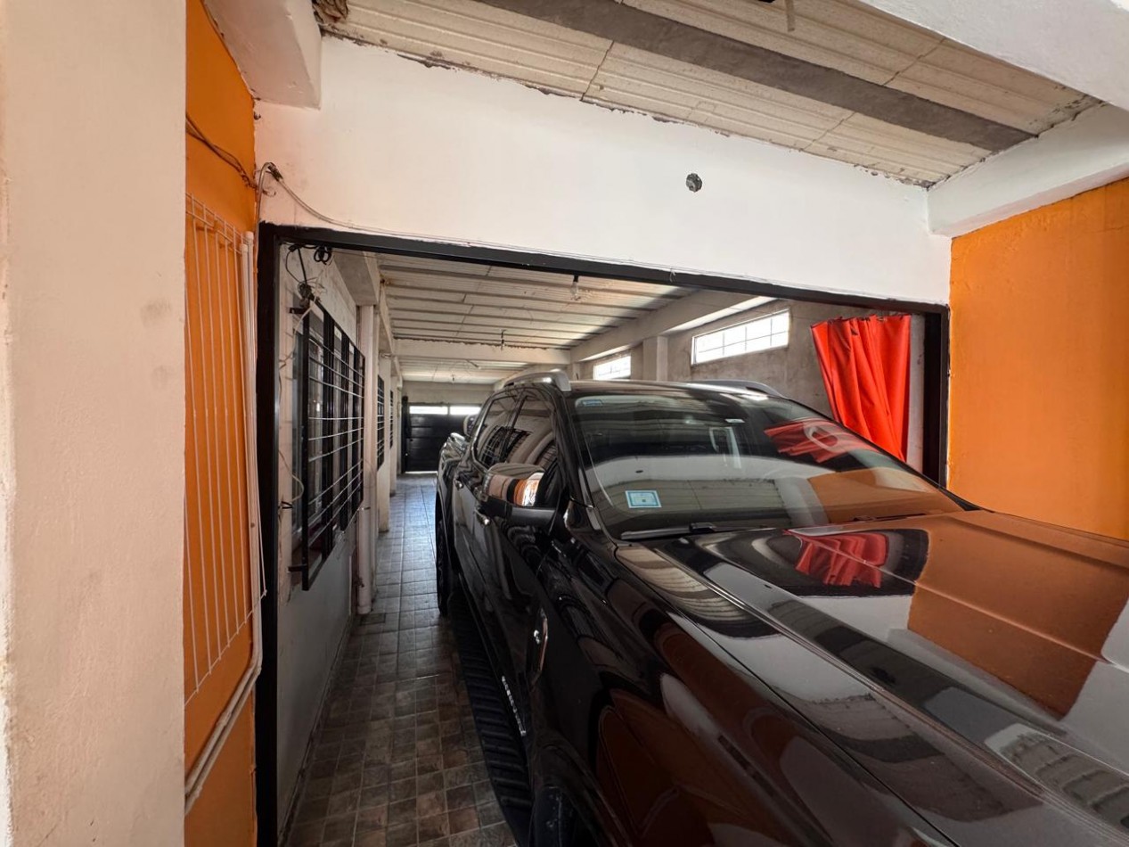 ¡Imperdible casa 4 ambientes con jardin y piscina en Quilmes! ¡APTA CREDITO!