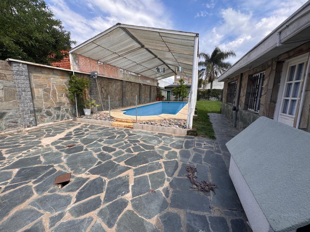 ¡Imperdible casa 4 ambientes con jardin y piscina en Quilmes! ¡APTA CREDITO!