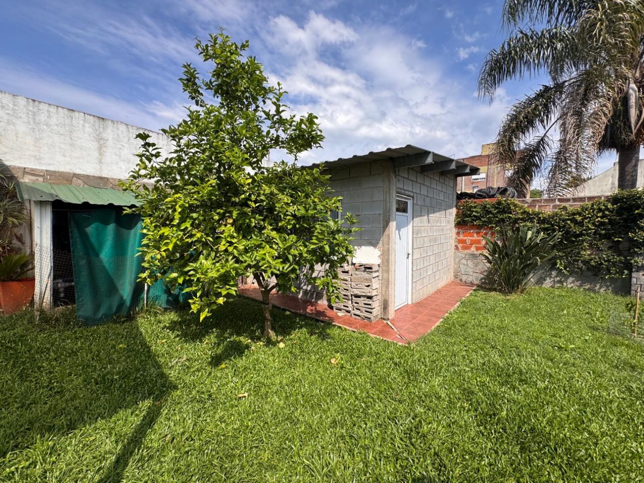 ¡Imperdible casa 4 ambientes con jardin y piscina en Quilmes! ¡APTA CREDITO!