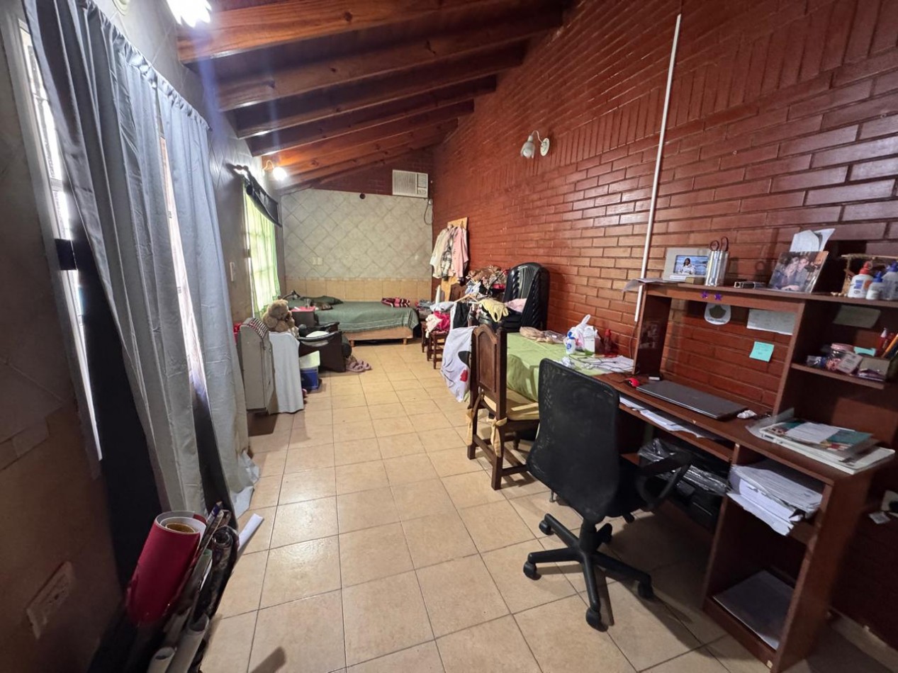 ¡Imperdible casa 4 ambientes con jardin y piscina en Quilmes! ¡APTA CREDITO!