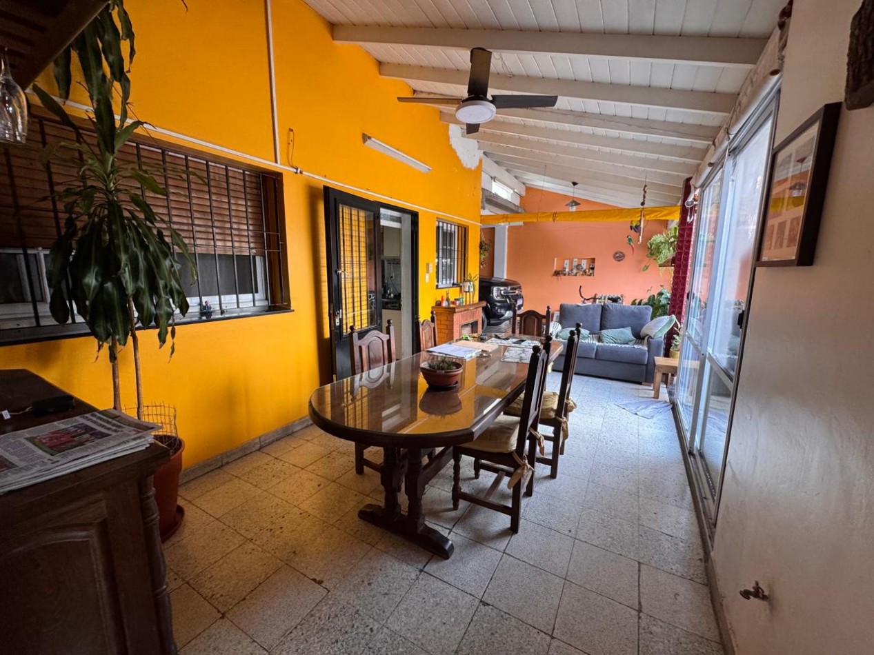 ¡Imperdible casa 4 ambientes con jardin y piscina en Quilmes! ¡APTA CREDITO!