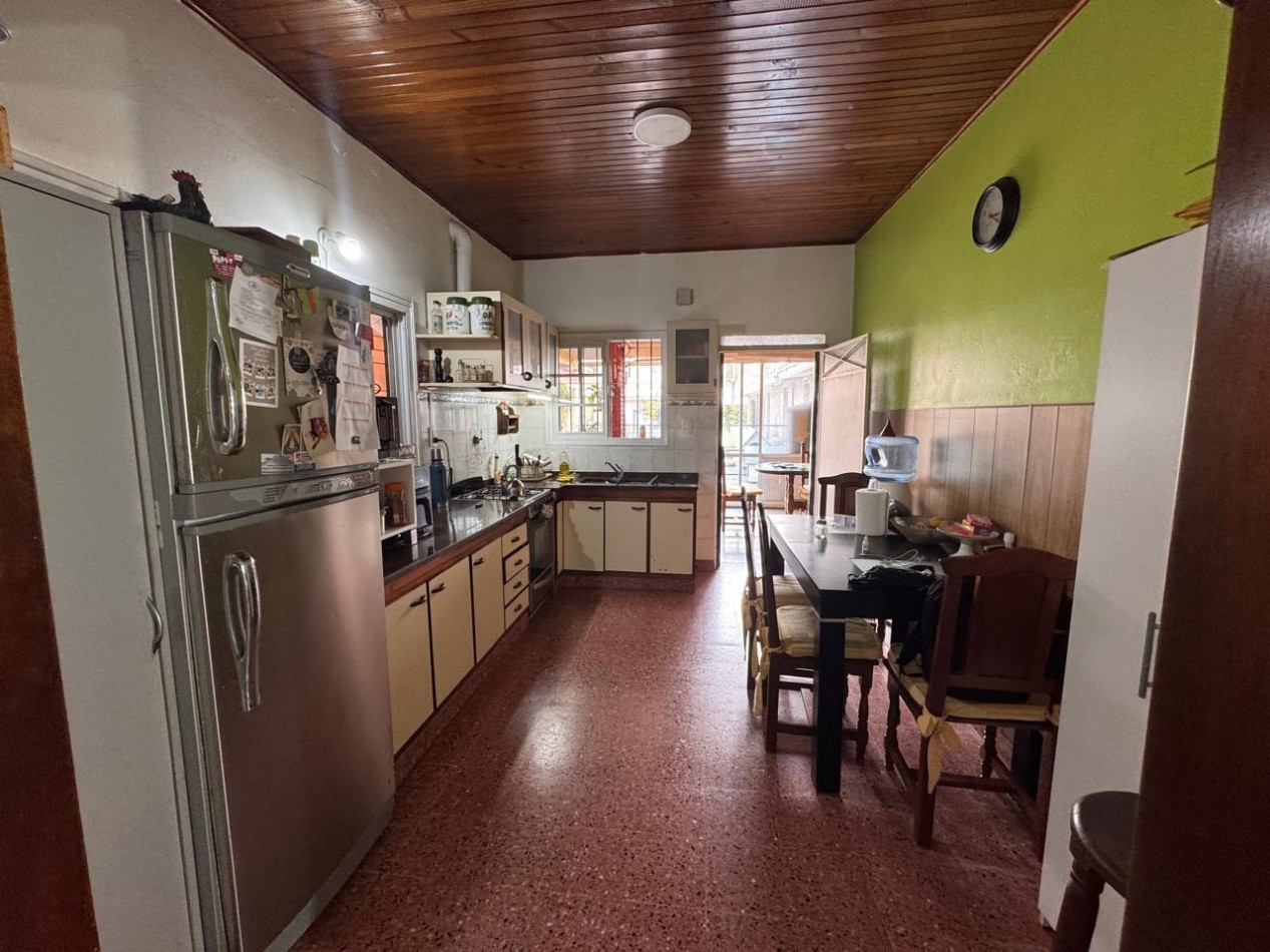 ¡Imperdible casa 4 ambientes con jardin y piscina en Quilmes! ¡APTA CREDITO!