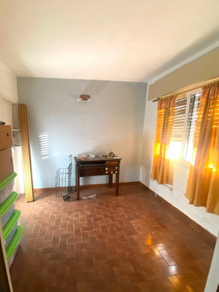 Casa ideal inversor o desarrollador en Berazategui 