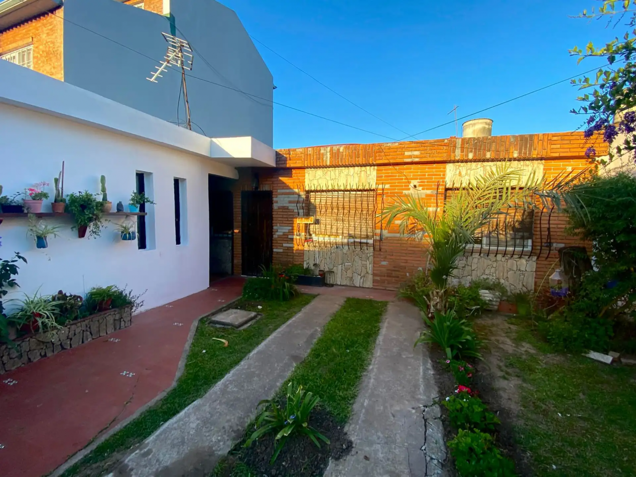 Casa ideal inversor o desarrollador en Berazategui 