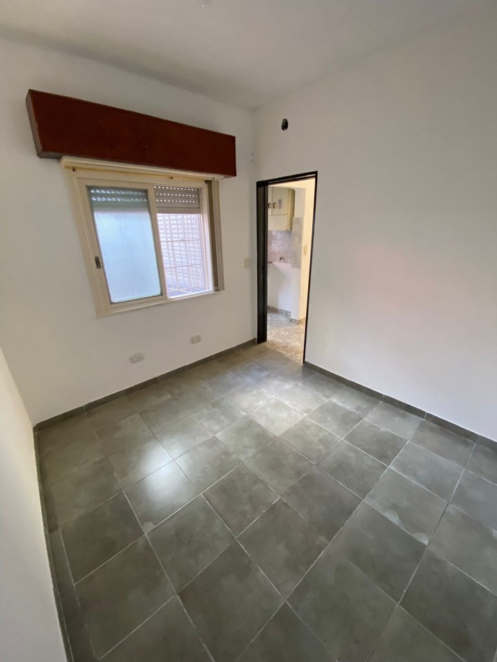 CASA TRES AMBIENTES EN QUILMES OESTE