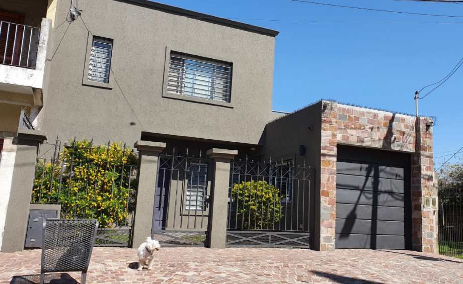 CASA 4 AMBIENTES CON PISCINA EN VENTA EN QUILMES OESTE - ¡APTO CREDITO! 