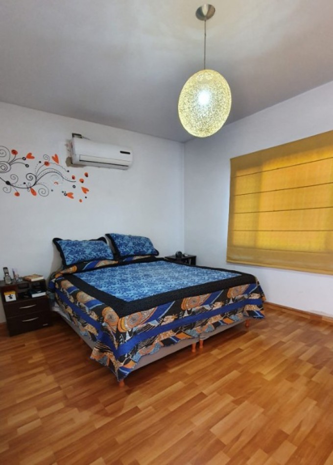 CASA 4 AMBIENTES CON PISCINA EN VENTA EN QUILMES OESTE - ¡APTO CREDITO! 