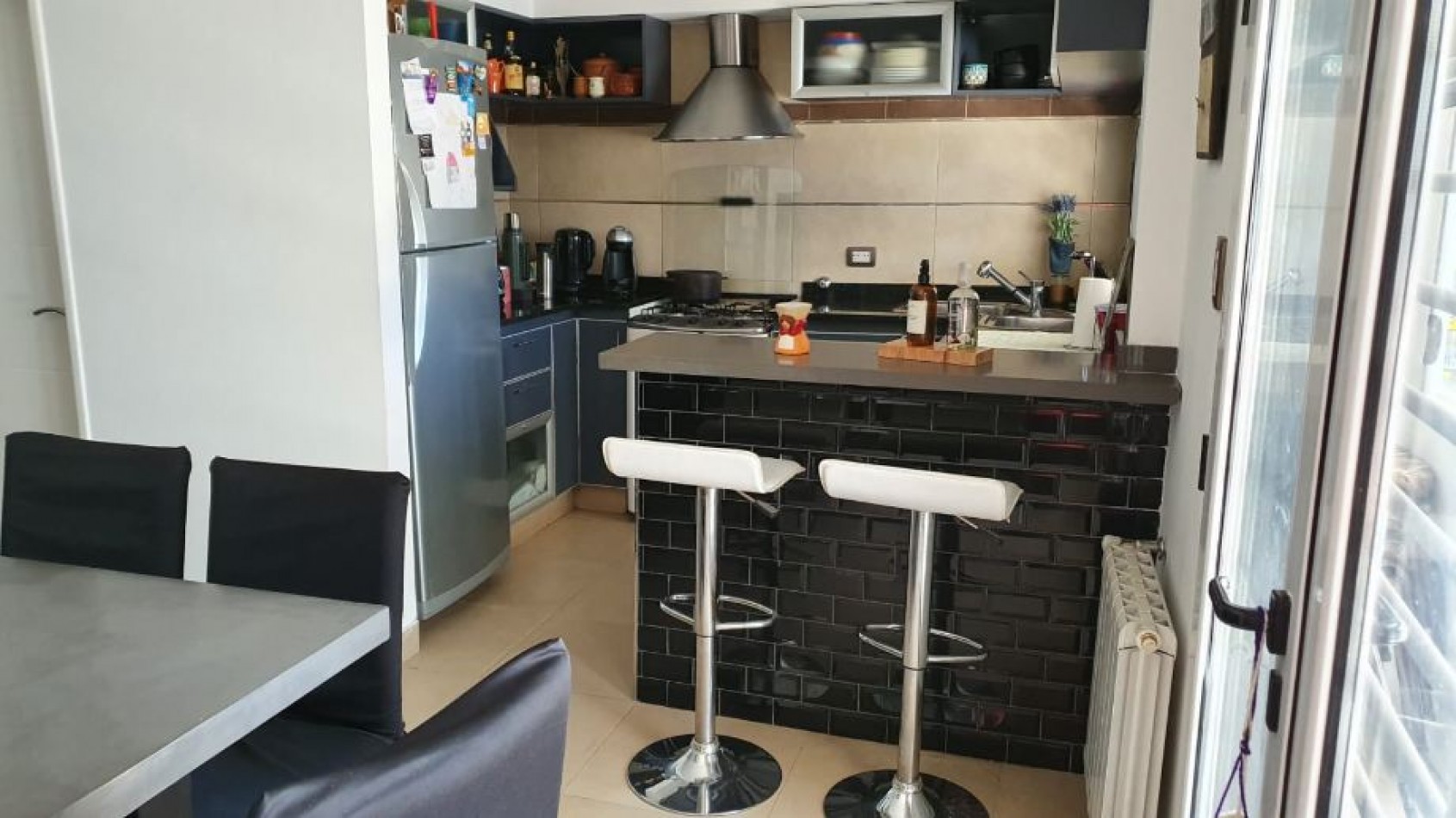 CASA 4 AMBIENTES CON PISCINA EN VENTA EN QUILMES OESTE - ¡APTO CREDITO! 