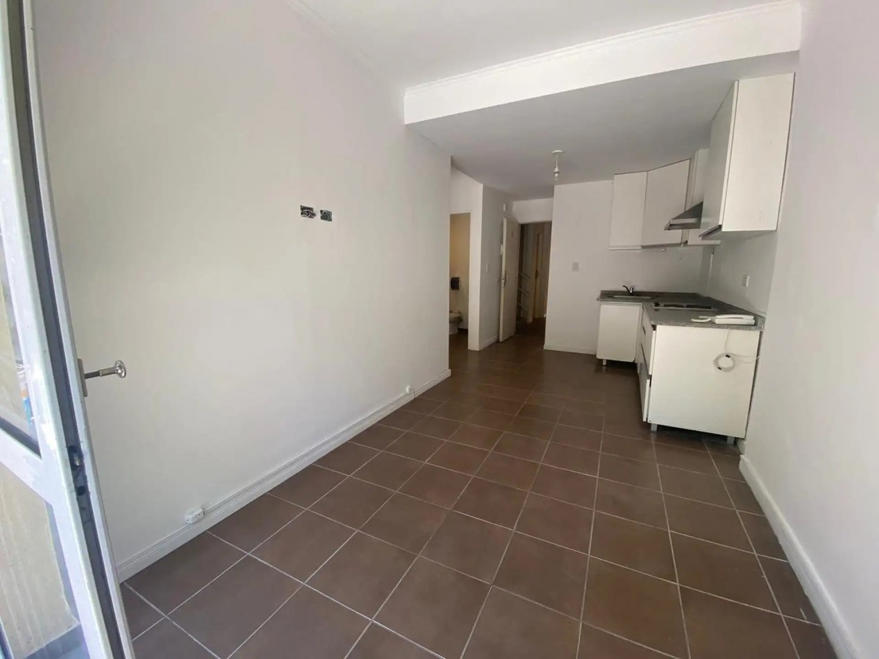 DEPARTAMENTO DOS AMBIENTES CON PATIO PROPIO EN QUILMES CENTRO