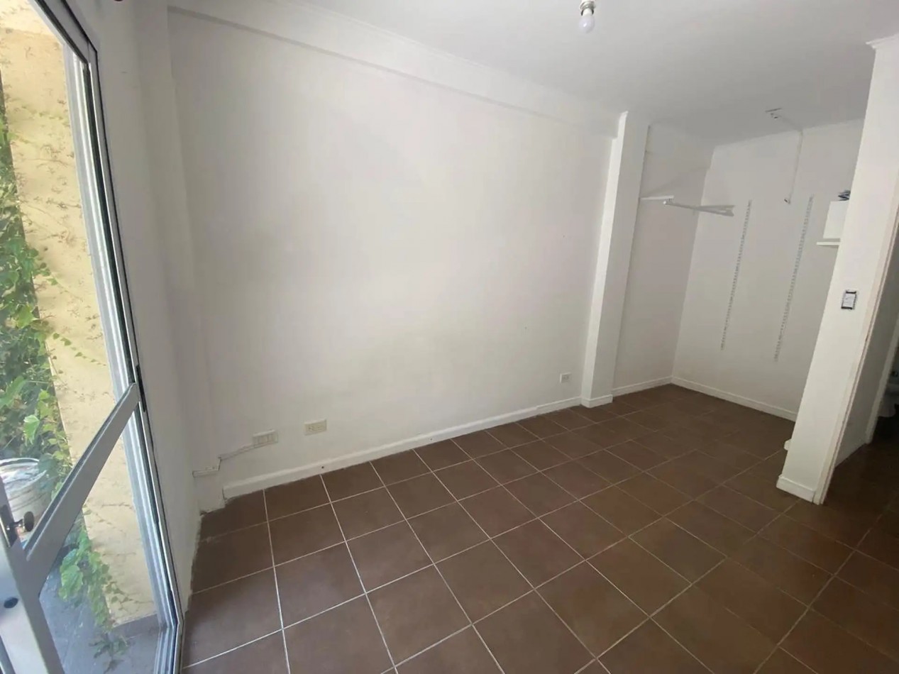 DEPARTAMENTO DOS AMBIENTES CON PATIO PROPIO EN QUILMES CENTRO