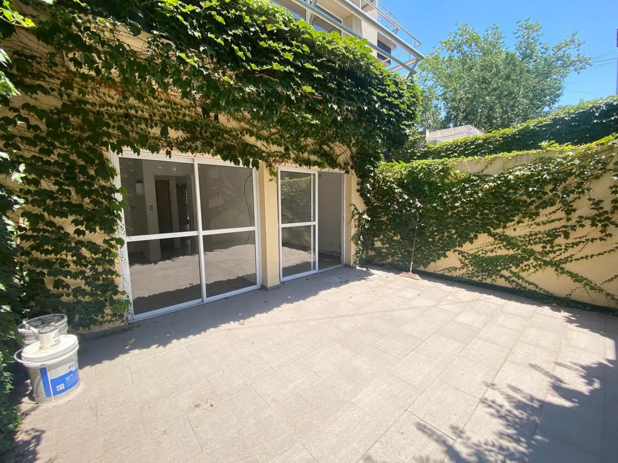 DEPARTAMENTO DOS AMBIENTES CON PATIO PROPIO EN QUILMES CENTRO